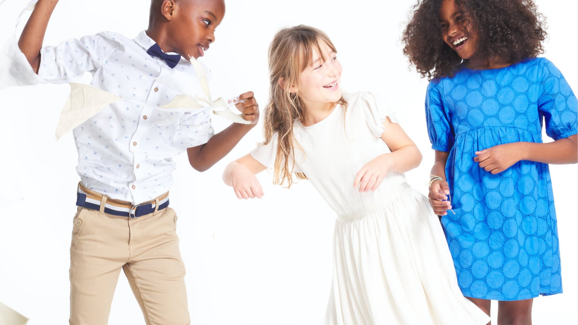 3 Kinder in festliche Bekleidung